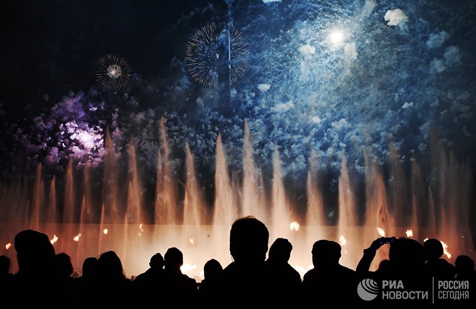 Церемония открытия 7-го Московского международного фестиваля Круг Света 2017 на Останкинском пруду в Москве. 23 сентября 2017 Церемония открытия 7-го Московского международного фестиваля Круг Света 2017 на Останкинском пруду в Москве. 23 сентября 2017