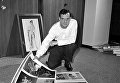 Хью Хефнер просматривает пробные листы для своего журнала Playboy в Чикаго. 20 июня 1961 Хью Хефнер просматривает пробные листы для своего журнала Playboy в Чикаго. 20 июня 1961