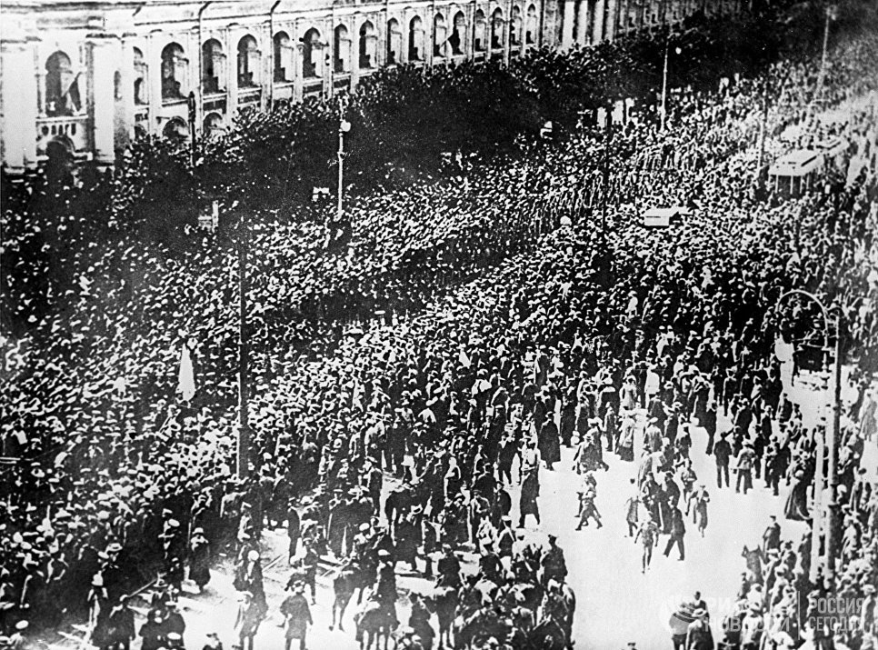 Революционно настроенные моряки Балтийского флота из Гельсингфорса прибыли в Петроград. 24 октября 1917