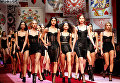 Модели во время показа Dolce & Gabbana на Неделе моды в Милане. Модели во время показа Dolce & Gabbana на Неделе моды в Милане.