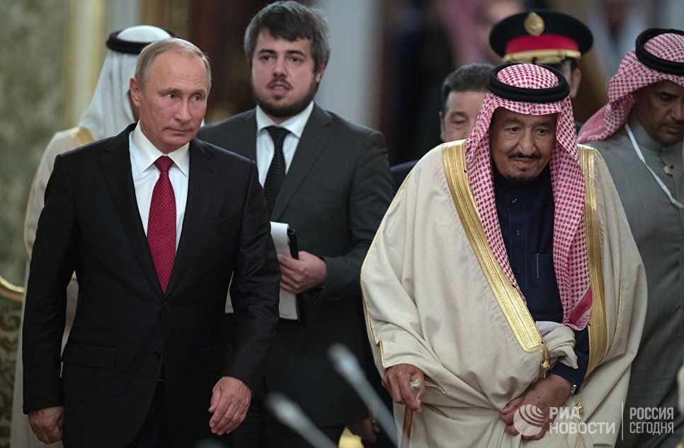 Президент РФ Владимир Путин и король Саудовской Аравии Сальман Бен Абдель Азиз Аль Сауд во время встреч. 5 октября 2017 Президент РФ Владимир Путин и король Саудовской Аравии Сальман Бен Абдель Азиз Аль Сауд во время встреч. 5 октября 2017