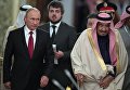 Президент РФ Владимир Путин и король Саудовской Аравии Сальман Бен Абдель Азиз Аль Сауд во время встреч. 5 октября 2017 Президент РФ Владимир Путин и король Саудовской Аравии Сальман Бен Абдель Азиз Аль Сауд во время встреч. 5 октября 2017