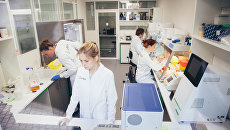 Специалисты компании Genotek в лабораториях компании в Москве Специалисты компании Genotek в лабораториях компании в Москве