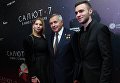 Космонавт Виктор Савиных (в центре) на премьере фильма Салют-7 в кинотеатре Октябрь Космонавт Виктор Савиных (в центре) на премьере фильма Салют-7 в кинотеатре Октябрь