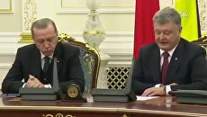 Эрдоган уснул на совместной с Порошенко пресс-конференции Эрдоган уснул на совместной с Порошенко пресс-конференции