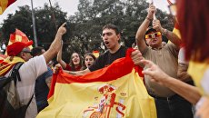 Участники акции в защиту единства Испании в Барселоне. 12 октября 2017 Участники акции в защиту единства Испании в Барселоне. 12 октября 2017