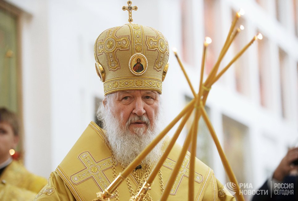 Патриарх Московский и всея Руси Кирилл во время служения чина Великого освящения храма преподобного Сергия Радонежского на Ходынском поле Патриарх Московский и всея Руси Кирилл во время служения чина Великого освящения храма преподобного Сергия Радонежского на Ходынском поле