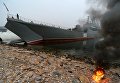 Погрузка боевой техники и военнослужащих России и Индии на борт корабля Адмирал Невельской в рамках международных российско-индийских учений Индра - 2017 во Владивостоке. 26 октября 2017 Погрузка боевой техники и военнослужащих России и Индии на борт корабля Адмирал Невельской в рамках международных российско-индийских учений Индра - 2017 во Владивостоке. 26 октября 2017