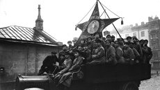 Празднование 1-ой годовщины Октябрьской революции в Петрограде Празднование 1-ой годовщины Октябрьской революции в Петрограде