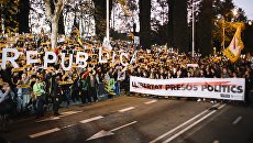 Участники митинга в защиту независимости Каталонии в Барселоне. 11 ноября 2017 Участники митинга в защиту независимости Каталонии в Барселоне. 11 ноября 2017