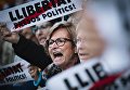 Участники митинга в защиту независимости Каталонии в Барселоне Участники митинга в защиту независимости Каталонии в Барселоне