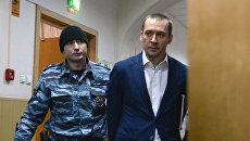 Дмитрий Захарченко в Басманном судом Москвы перед рассмотрением ходатайства следствия о продлении ареста. 2 марта 2017 Дмитрий Захарченко в Басманном судом Москвы перед рассмотрением ходатайства следствия о продлении ареста. 2 марта 2017