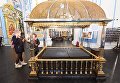 Камень миропомазиния или Камень повития в Воскресенском соборе на территории Ново-Иерусалимского мужского монастыря Камень миропомазиния или Камень повития в Воскресенском соборе на территории Ново-Иерусалимского мужского монастыря