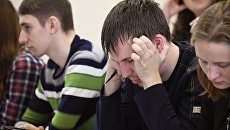 Участники во время Всероссийского географического диктанта в Забайкальском государственном университете. Архивное фото Участники во время Всероссийского географического диктанта в Забайкальском государственном университете. Архивное фото
