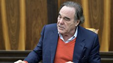 Американский режиссер Оливер Стоун во время встречи с президентом РФ Владимиром Путиным в Кремле. 1 декабря 2017 Американский режиссер Оливер Стоун во время встречи с президентом РФ Владимиром Путиным в Кремле. 1 декабря 2017