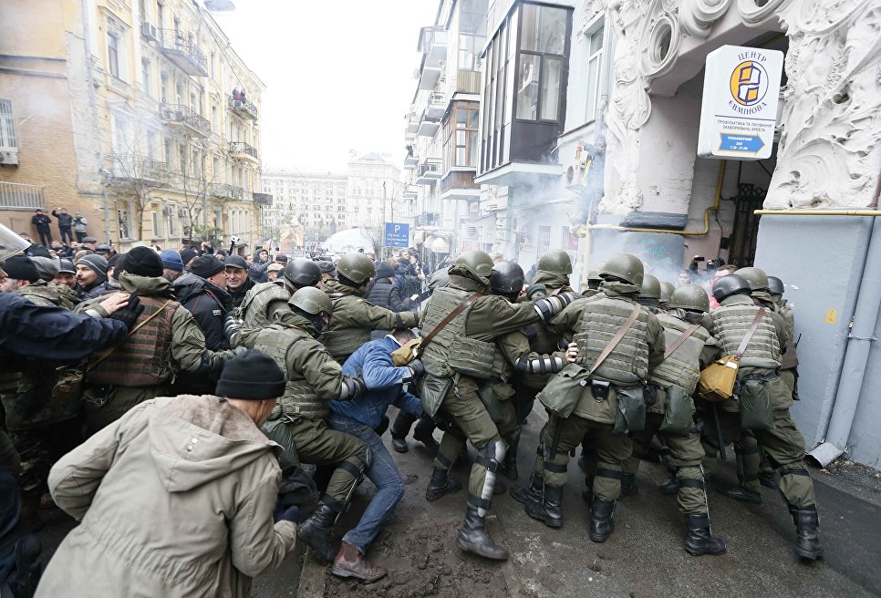 Столкновения сторонников Михаила Саакашвили с сотрудниками Национальной гвардии в Киеве, Украина. 5 декабря 2017