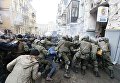 Столкновения сторонников Михаила Саакашвили с сотрудниками Национальной гвардии в Киеве, Украина. 5 декабря 2017 Столкновения сторонников Михаила Саакашвили с сотрудниками Национальной гвардии в Киеве, Украина. 5 декабря 2017