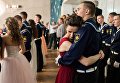 Курсанты Черноморского высшего военно-морского Ордена Красной Звезды училища имени П. С. Нахимова на традиционном Осеннем балу с участием коллектива исторического бального танца Ангаже в Севастополе Курсанты Черноморского высшего военно-морского Ордена Красной Звезды училища имени П. С. Нахимова на традиционном Осеннем балу с участием коллектива исторического бального танца Ангаже в Севастополе
