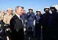 Владимир Путин общается с военнослужащими во время посещения авиабазы Хмеймим в Сирии. 11 декабря 2017 Владимир Путин общается с военнослужащими во время посещения авиабазы Хмеймим в Сирии. 11 декабря 2017