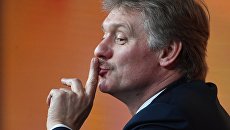 Дмитрий Песков во время ежегодной большой пресс-конференции президента РФ Владимира Путина Дмитрий Песков во время ежегодной большой пресс-конференции президента РФ Владимира Путина