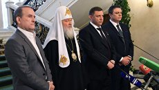 Виктор Медведчук, патриарх Кирилл, Александр Захарченко и Леонид Пасечник во время заявления по итогам встречи в Москве по вопросу обмена пленными в Донбассе Виктор Медведчук, патриарх Кирилл, Александр Захарченко и Леонид Пасечник во время заявления по итогам встречи в Москве по вопросу обмена пленными в Донбассе