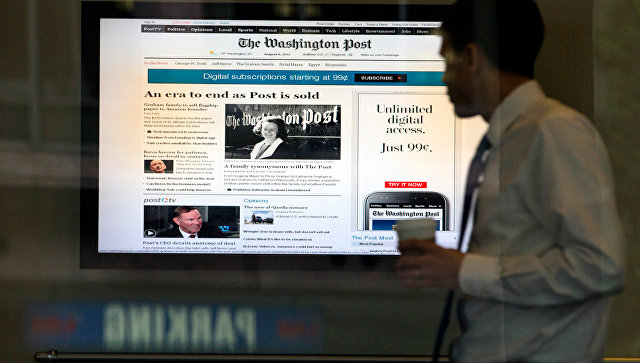 Сайт газеты Washington Post на экране в здании редакции. Архивное фото
