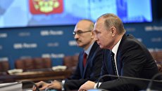 Президент РФ Владимир Путин в ЦИК во время подачи документов для выдвижения кандидатом на предстоящих в 2018 году выборах президента РФ Президент РФ Владимир Путин в ЦИК во время подачи документов для выдвижения кандидатом на предстоящих в 2018 году выборах президента РФ