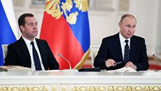 Владимир Путин и Дмитрий Медведев. Архивное фото Владимир Путин и Дмитрий Медведев. Архивное фото