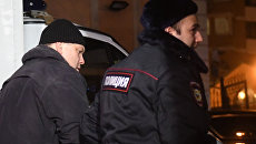 Экс-директор фабрики Меньшевик Илья Аверьянов, обвиняемый в убийстве, у Пресненского суда Москвы. 28 декабря 2017 Экс-директор фабрики Меньшевик Илья Аверьянов, обвиняемый в убийстве, у Пресненского суда Москвы. 28 декабря 2017