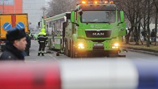 Эвакуация пассажирского автобуса, въехавшего в остановку на Сходненской улице в Москве. 29 декабря 2017 Эвакуация пассажирского автобуса, въехавшего в остановку на Сходненской улице в Москве. 29 декабря 2017