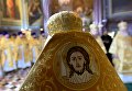 Священнослужители в храме Христа Спасителя в Москве перед Рождественским богослужением Священнослужители в храме Христа Спасителя в Москве перед Рождественским богослужением