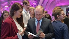 Президент РФ Владимир Путин на встрече с школьниками - авторами лучших сочинений на тему Россия, устремленная в будущее. 11 января 2018 Президент РФ Владимир Путин на встрече с школьниками - авторами лучших сочинений на тему Россия, устремленная в будущее. 11 января 2018