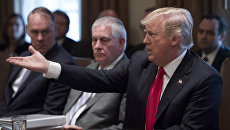 Президент США Дональд Трамп во время встречи с конгрессменами по вопросам иммиграционной политики в Вашингтоне. 9 января 2018 Президент США Дональд Трамп во время встречи с конгрессменами по вопросам иммиграционной политики в Вашингтоне. 9 января 2018