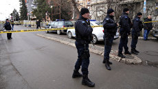 Полицейские на месте убийства политика Оливера Ивановича в Косовска-Митровице Полицейские на месте убийства политика Оливера Ивановича в Косовска-Митровице