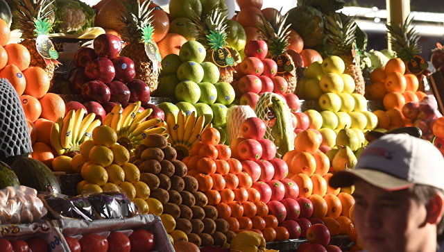 Прилавок с фруктами. Архивное фото