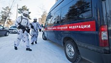 Автомобиль Следственного комитете РФ в микрорайоне Сосновый бор города Улан-Удэ, где произошло нападение на учеников и преподавателя школы №5 Автомобиль Следственного комитете РФ в микрорайоне Сосновый бор города Улан-Удэ, где произошло нападение на учеников и преподавателя школы №5