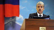 Кандидат в президенты РФ от партии КПРФ Павел Грудинин во время выступления на предприятии АО Клевер в ходе рабочей поездки в Ростов-на-Дону. 5 февраля 2018 Кандидат в президенты РФ от партии КПРФ Павел Грудинин во время выступления на предприятии АО Клевер в ходе рабочей поездки в Ростов-на-Дону. 5 февраля 2018