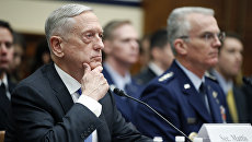Министр обороны США Джеймс Мэттис на слушаниях в палате представителей конгресса. 6 февраля 2018 Министр обороны США Джеймс Мэттис на слушаниях в палате представителей конгресса. 6 февраля 2018