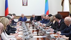 Врио главы РД Владимир Васильев представил Анатолия Карибова в качестве временно исполняющего обязанности председателя правительства Дагестана. 6 февраля 2018 Врио главы РД Владимир Васильев представил Анатолия Карибова в качестве временно исполняющего обязанности председателя правительства Дагестана. 6 февраля 2018