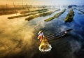 Снимок Рыбалка на восходе солнца (Sun's Up, Nets Out) фотографа Zay Yar Lin, занявший первое место в категории Пейзаж.Профессионалы Снимок Рыбалка на восходе солнца (Sun's Up, Nets Out) фотографа Zay Yar Lin, занявший первое место в категории Пейзаж.Профессионалы