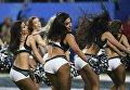 Девушки из группы поддержки во время выступления на стадионе U.S. Bank Stadium в Миннеаполисе, США Девушки из группы поддержки во время выступления на стадионе U.S. Bank Stadium в Миннеаполисе, США