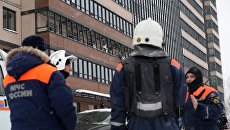 Сотрудники полиции и МЧС РФ на улице Репищева в Санкт-Петербурге. 9 февраля 2018 Сотрудники полиции и МЧС РФ на улице Репищева в Санкт-Петербурге. 9 февраля 2018