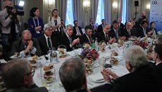 Участники делового завтрака на Мюнхенской конференции по безопасности. 17 февраля 2018 Участники делового завтрака на Мюнхенской конференции по безопасности. 17 февраля 2018