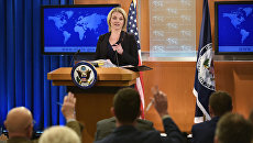 Официальный представитель Госдепартамента США Хизер Науэрт во время брифинга Официальный представитель Госдепартамента США Хизер Науэрт во время брифинга