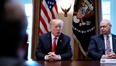 Президент США Дональд Трамп высказывается о тарифах на сталь и алюминий во время встречи в Белом доме. 1 марта 2018 Президент США Дональд Трамп высказывается о тарифах на сталь и алюминий во время встречи в Белом доме. 1 марта 2018