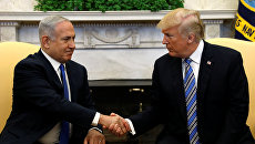 Президент США Дональд Трамп с премьер-министром Израиля Биньямином Нетаньяху в Овальном кабинете Белого дома в Вашингтоне, США. 5 марта 2018 Президент США Дональд Трамп с премьер-министром Израиля Биньямином Нетаньяху в Овальном кабинете Белого дома в Вашингтоне, США. 5 марта 2018