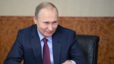 Президент РФ Владимир Путин во время встречи с женщинами-предпринимателями на Самарском булочно-кондитерском комбинате. 7 марта 2018 Президент РФ Владимир Путин во время встречи с женщинами-предпринимателями на Самарском булочно-кондитерском комбинате. 7 марта 2018