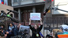 Ксения Собчак проводит одиночный пикет у здания Государственной Думы РФ. 8 марта 2018 Ксения Собчак проводит одиночный пикет у здания Государственной Думы РФ. 8 марта 2018
