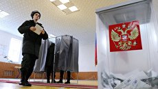 Военнослужащий голосует на выборах президента Российской Федерации. Архивное фото Военнослужащий голосует на выборах президента Российской Федерации. Архивное фото