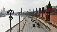 Кремлевская набережная и Московский Кремль. Архивное фото Кремлевская набережная и Московский Кремль. Архивное фото